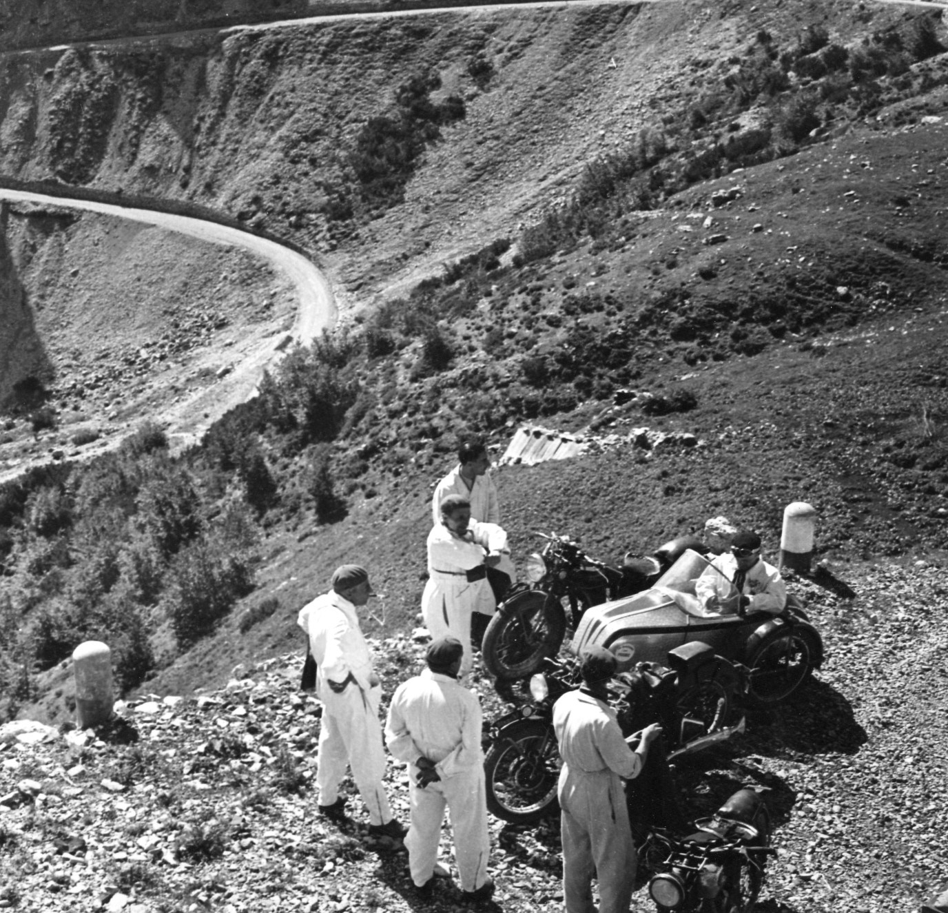 Motociclisti lungo la strada degli Scarubbi.