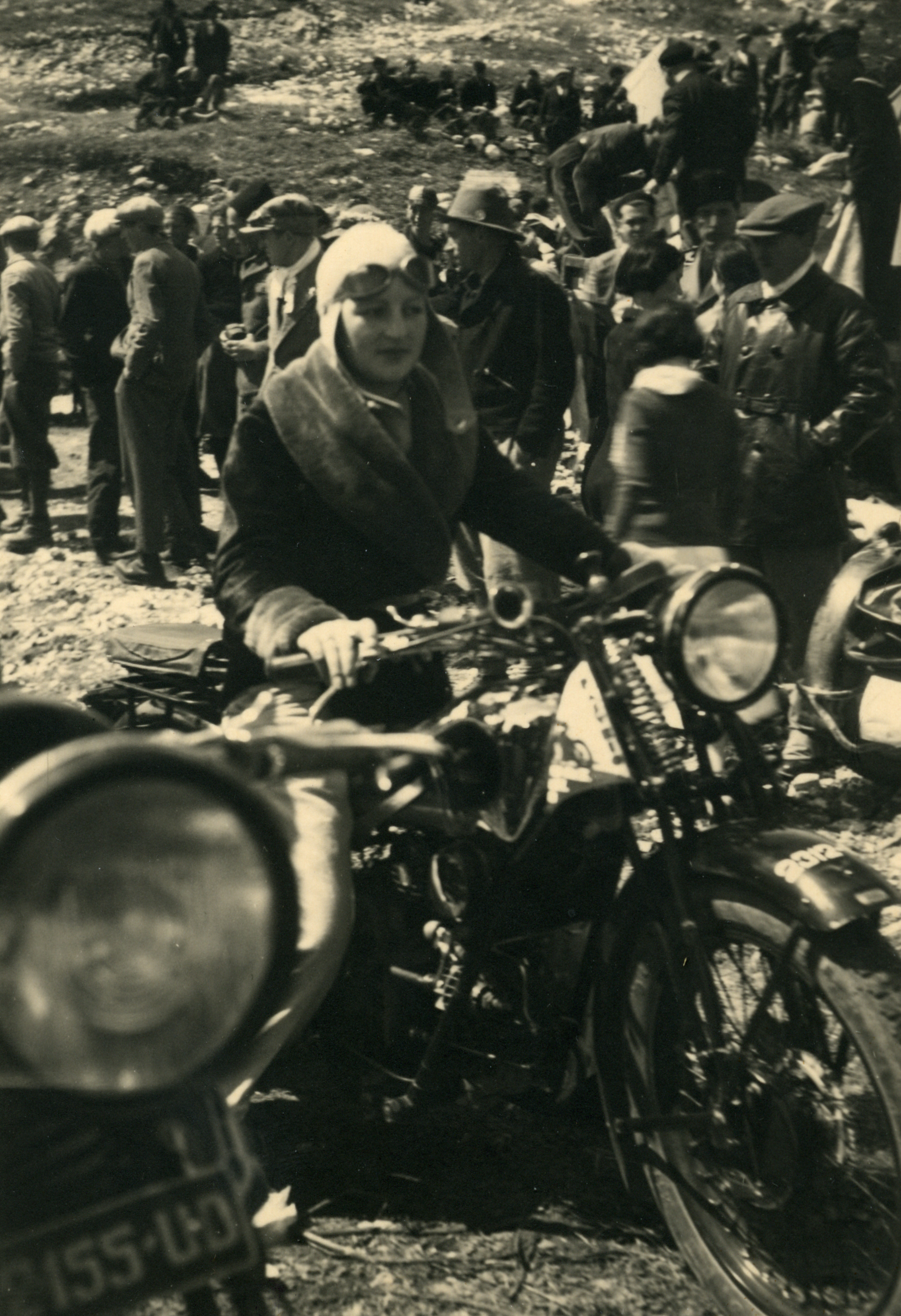 Ragazza in moto sul Pasubio